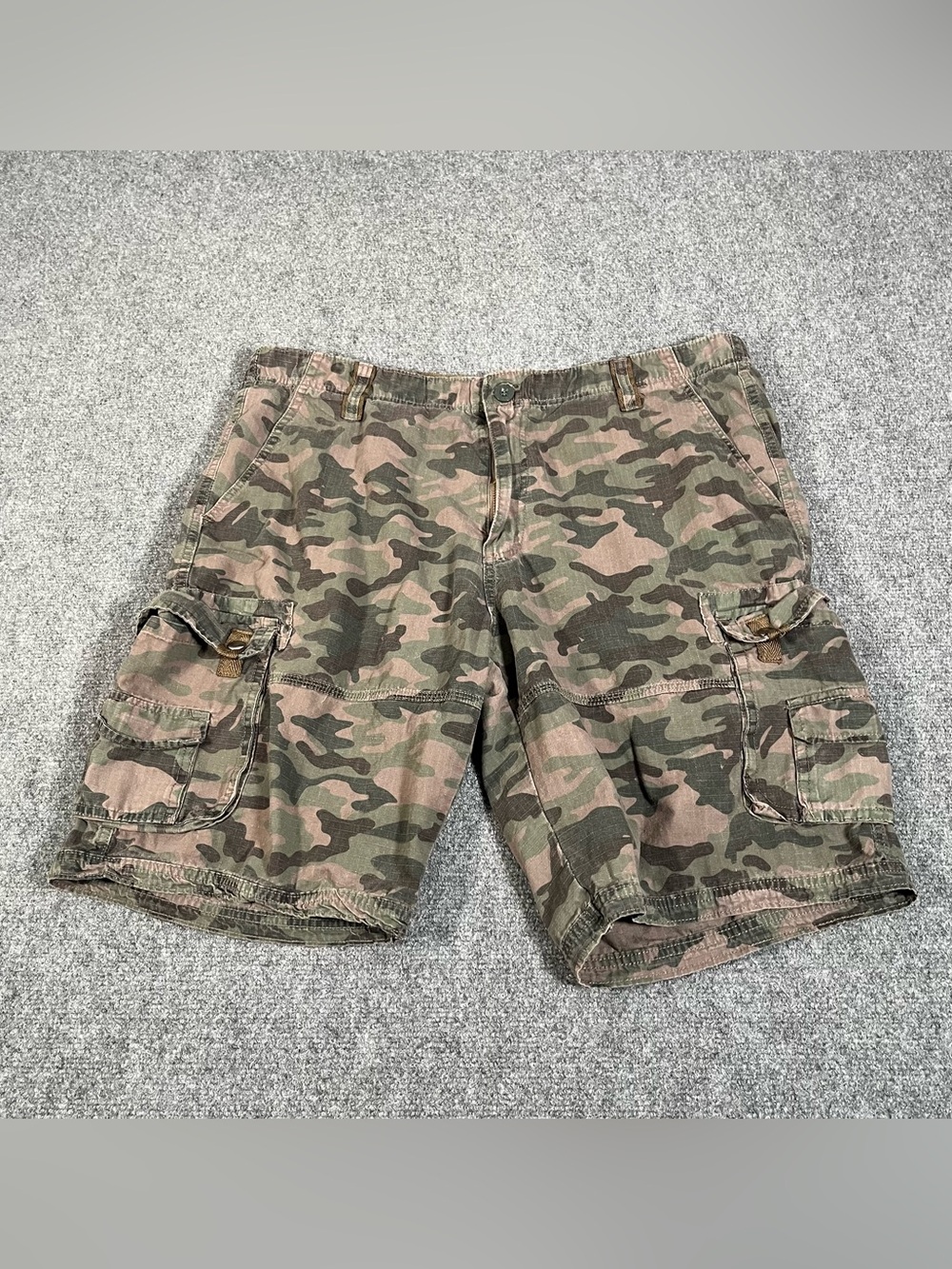 Vintage camo Shorts Men’s Size 38 Y2K Cargo Skater Baggy Outdoors Casual Utility